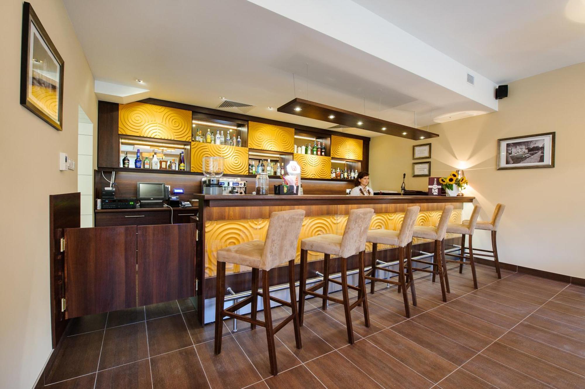 Hotel Trzebnica Kültér fotó