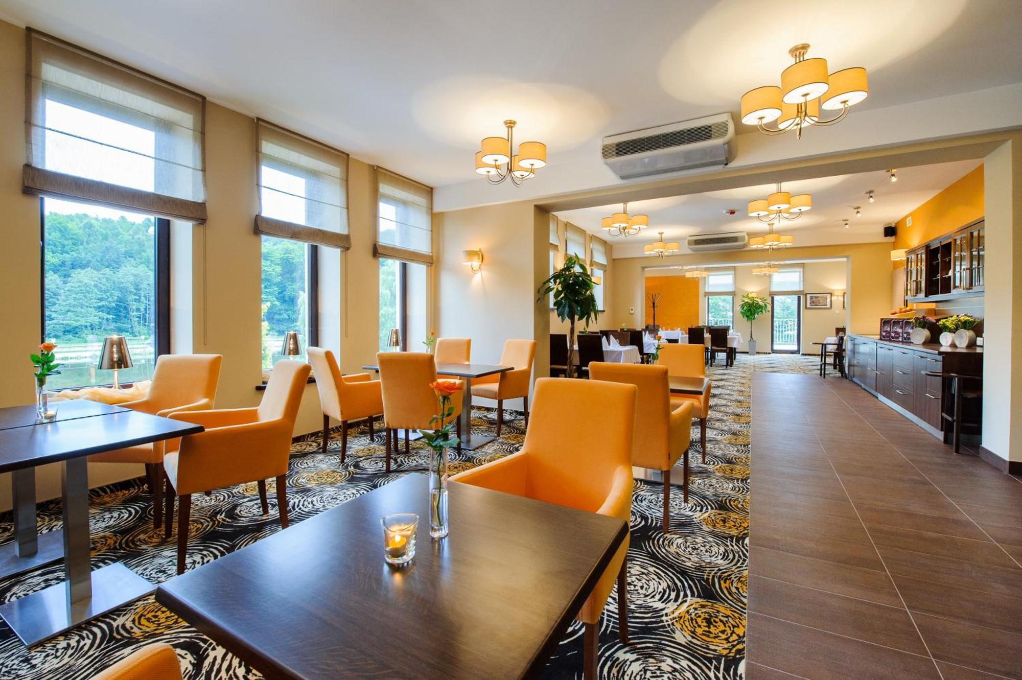 Hotel Trzebnica Kültér fotó
