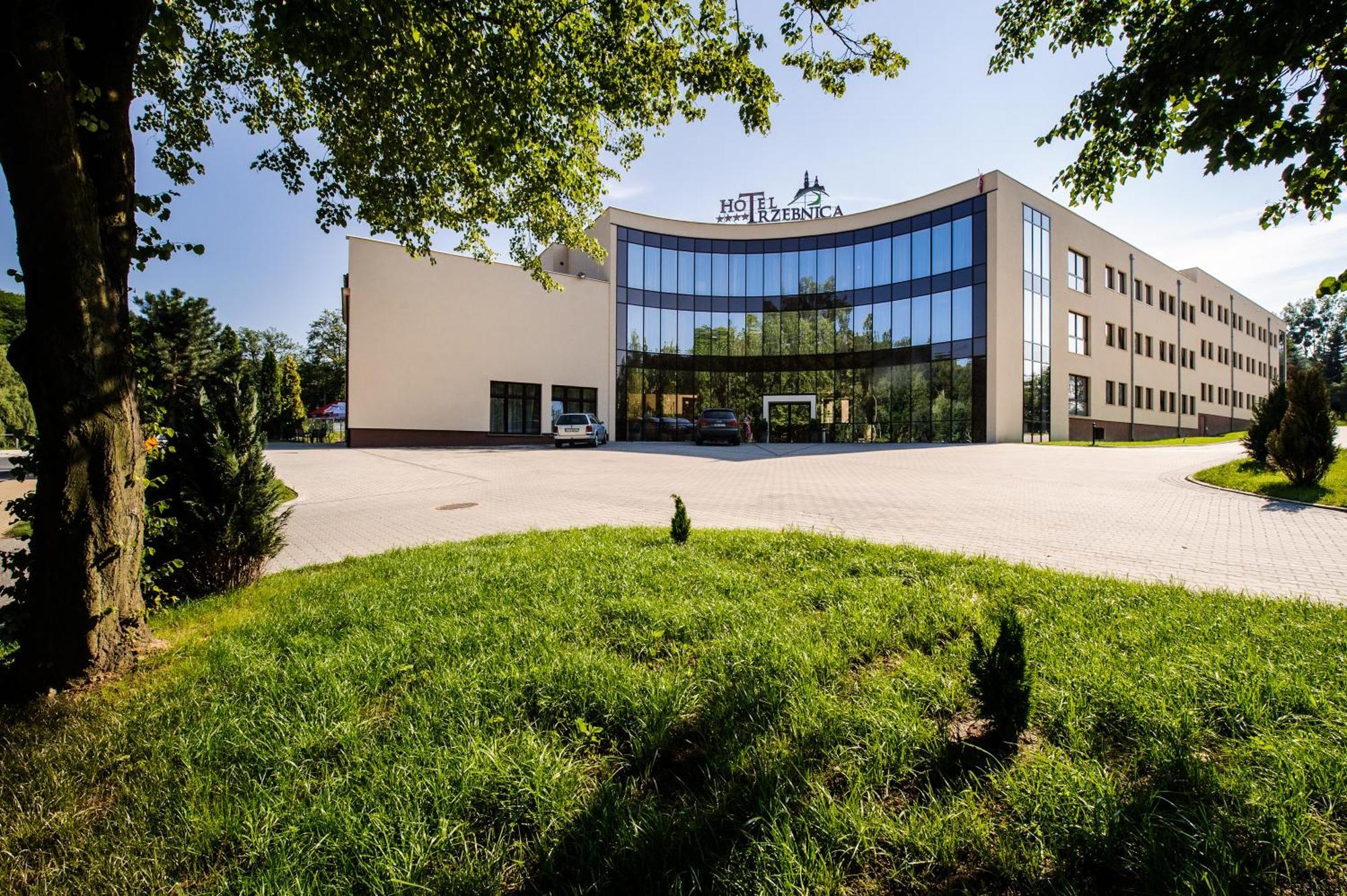 Hotel Trzebnica Kültér fotó