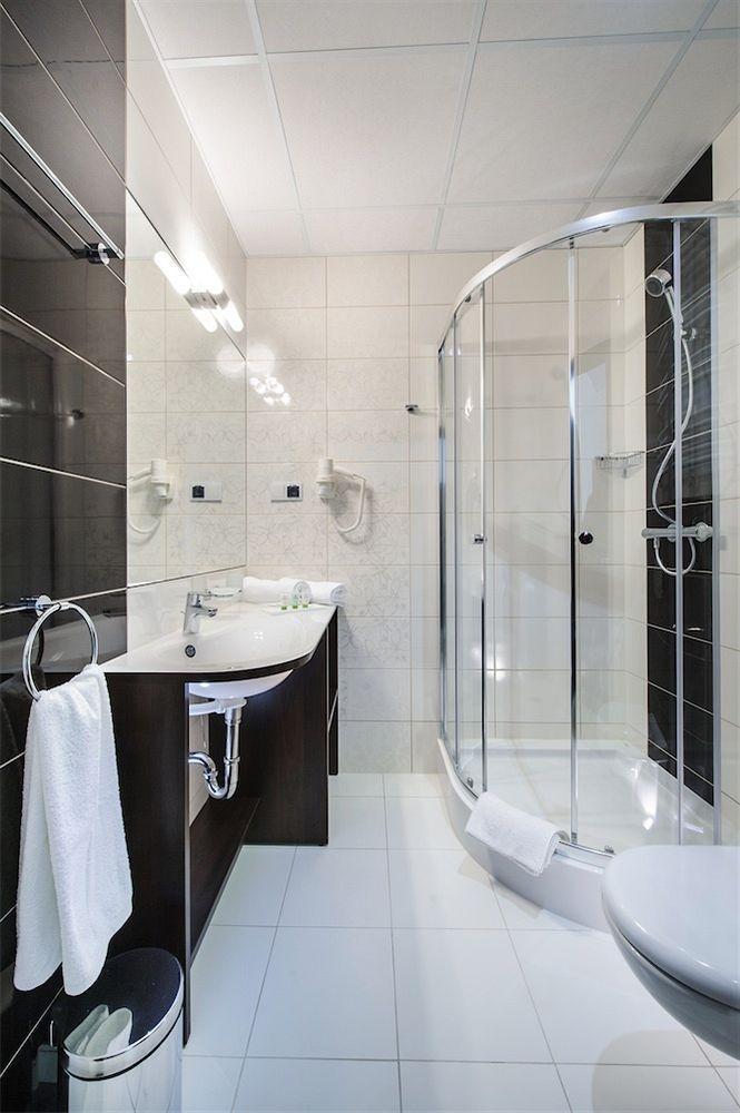 Hotel Trzebnica Kültér fotó