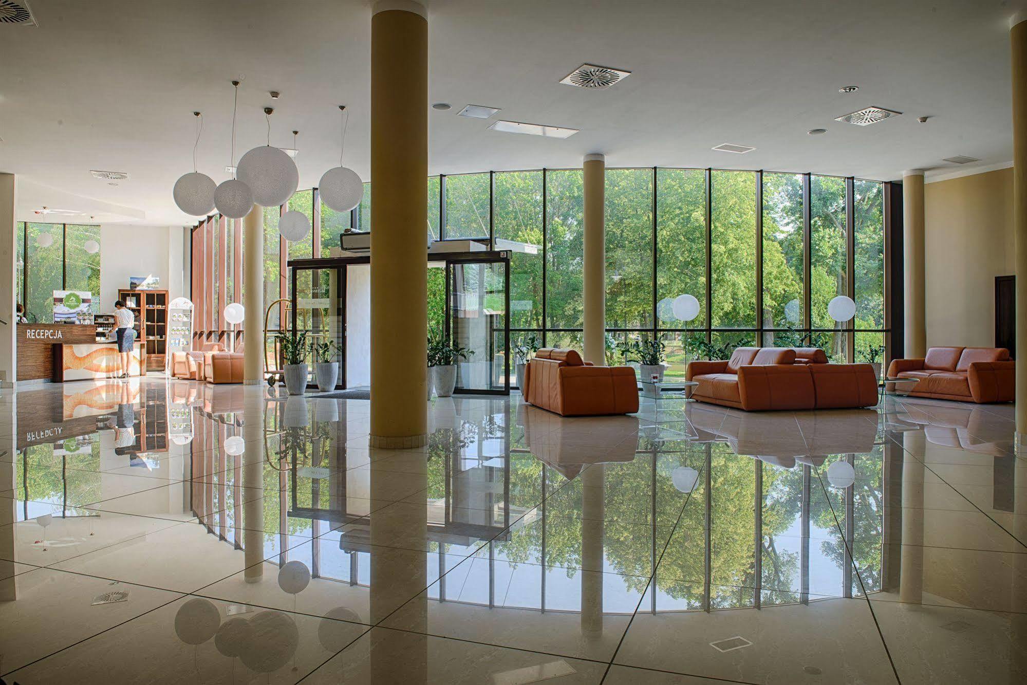 Hotel Trzebnica Kültér fotó