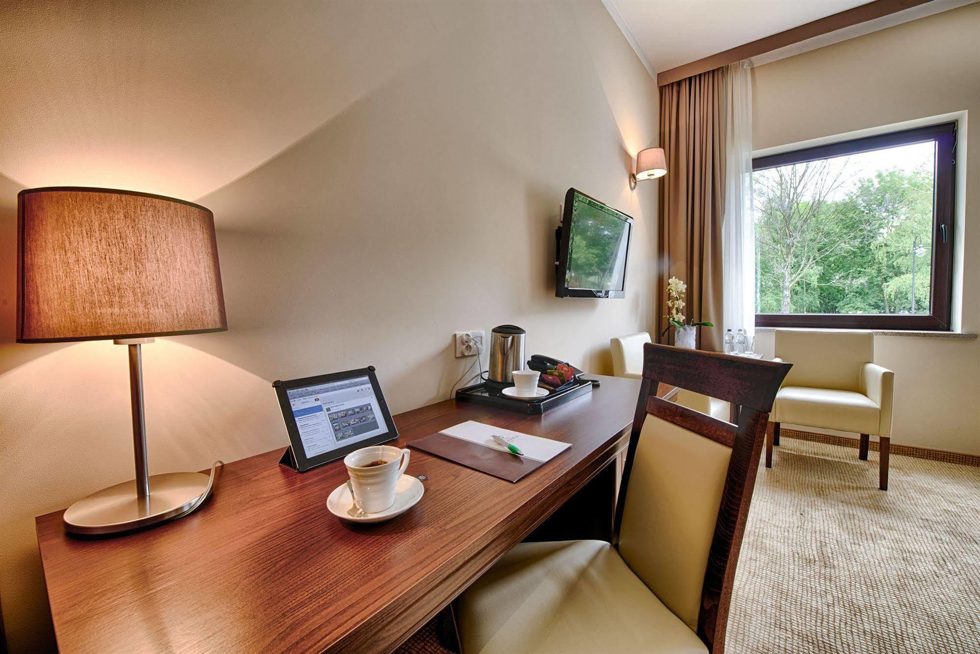 Hotel Trzebnica Kültér fotó