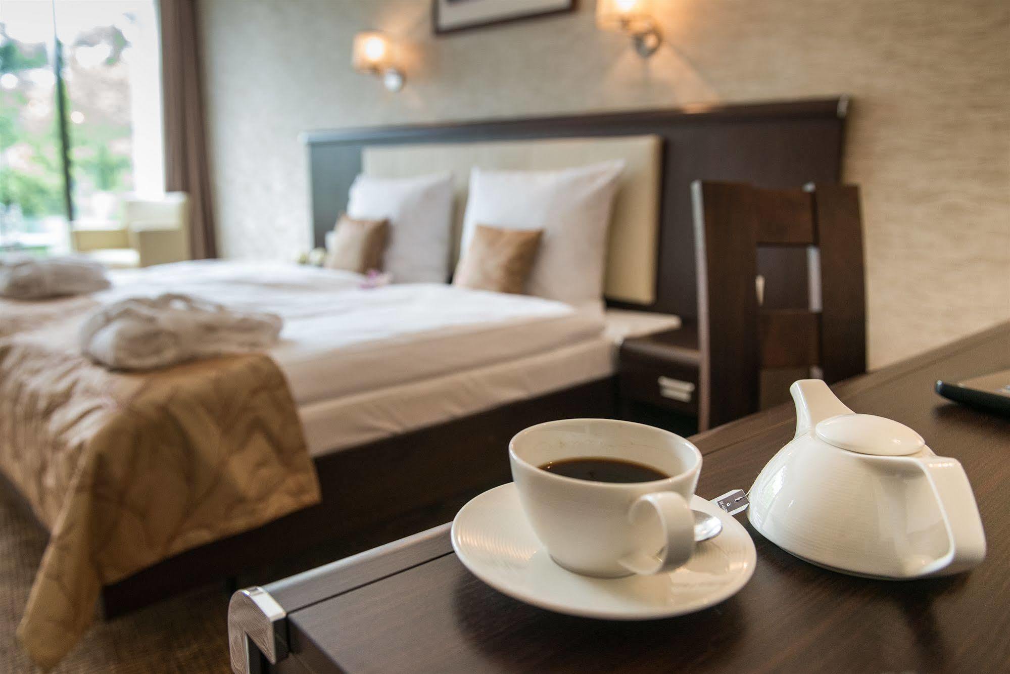 Hotel Trzebnica Kültér fotó