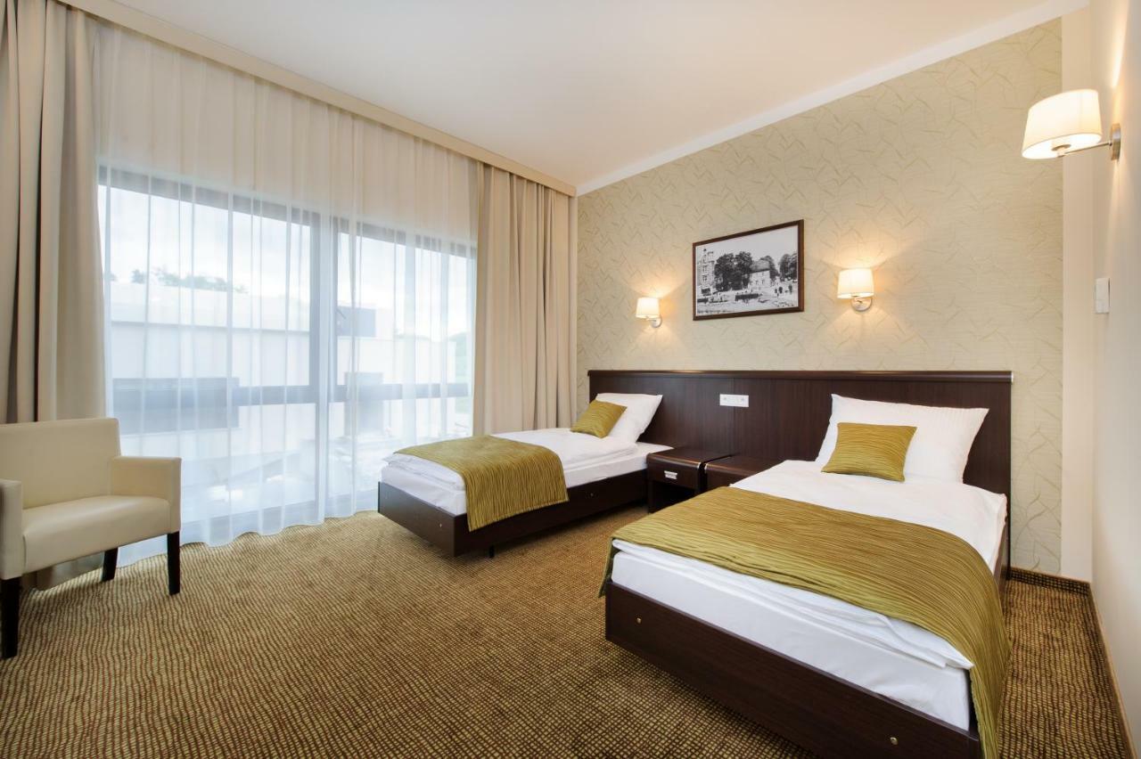 Hotel Trzebnica Kültér fotó